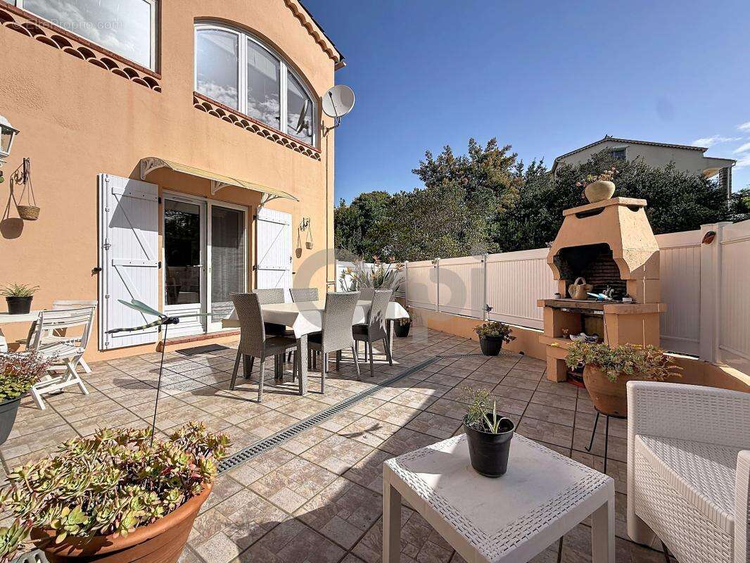 Rare à Saint-Aygulf : 2 appartements T4 sur 800 m² proche mer - photo 4