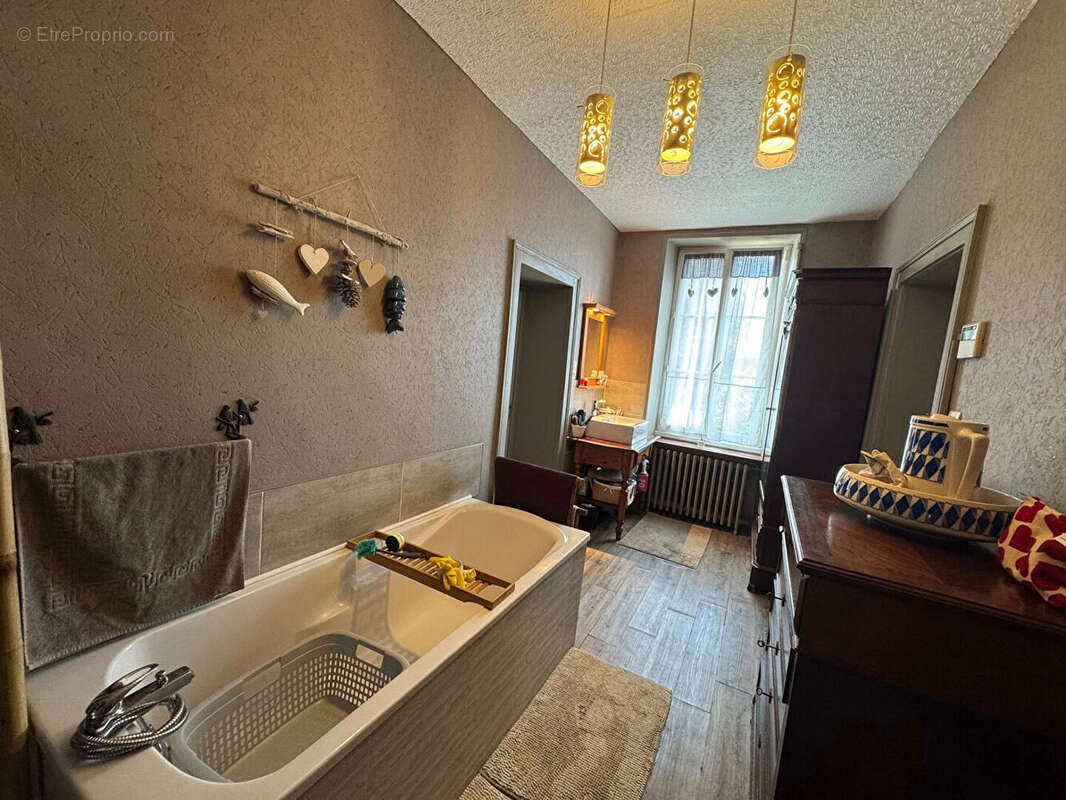 Maison à BESSINES-SUR-GARTEMPE