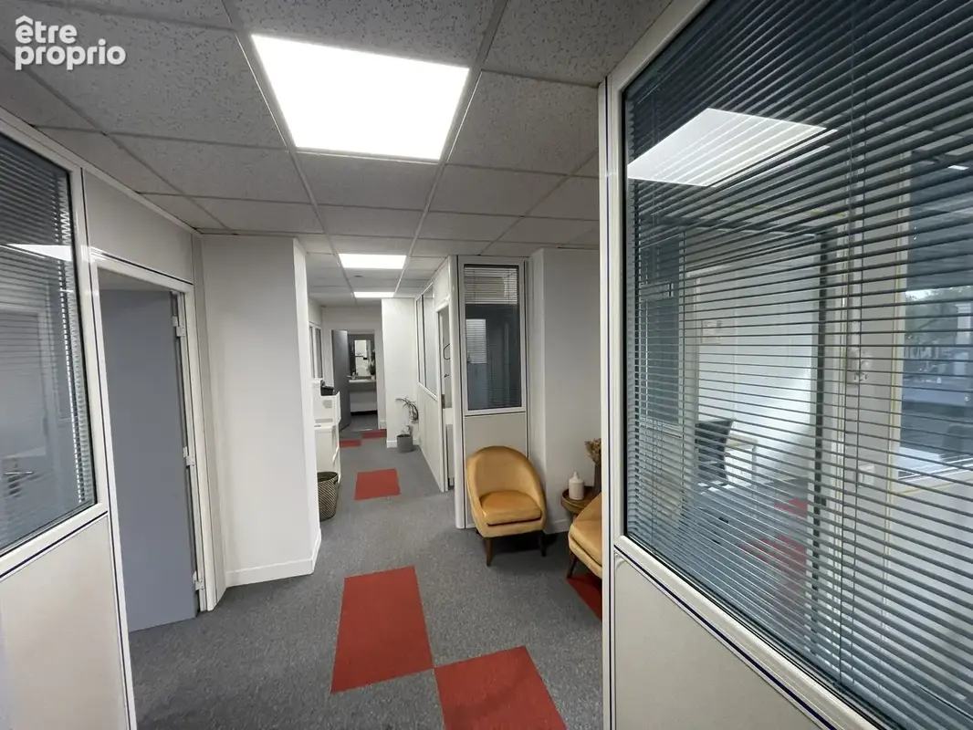 Photo Commerce à Courbevoie au prix de 727 050€