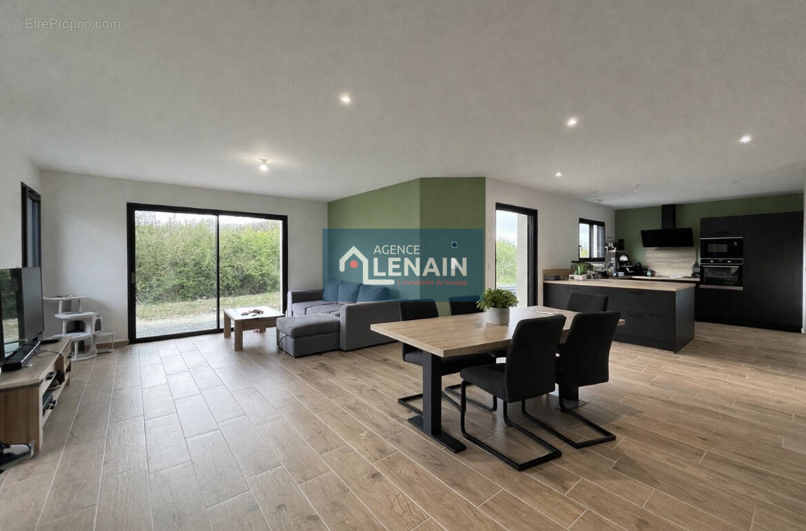 Maison à SAINT-GEORGES-DES-GARDES