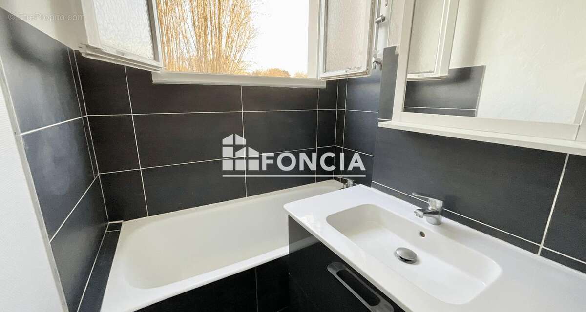 Appartement à LE PLESSIS-ROBINSON