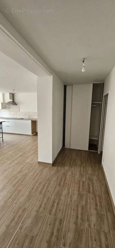 Appartement à SOLLIES-PONT