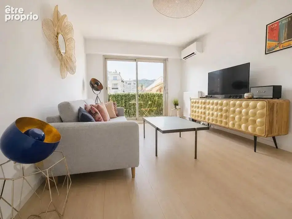 Poêtes / Gorbella Beau et grand  3 pièces rénové en étage élevé - photo 9