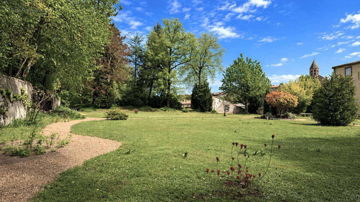 Propriété avec dépendances à Saint Saturnin - photo 13