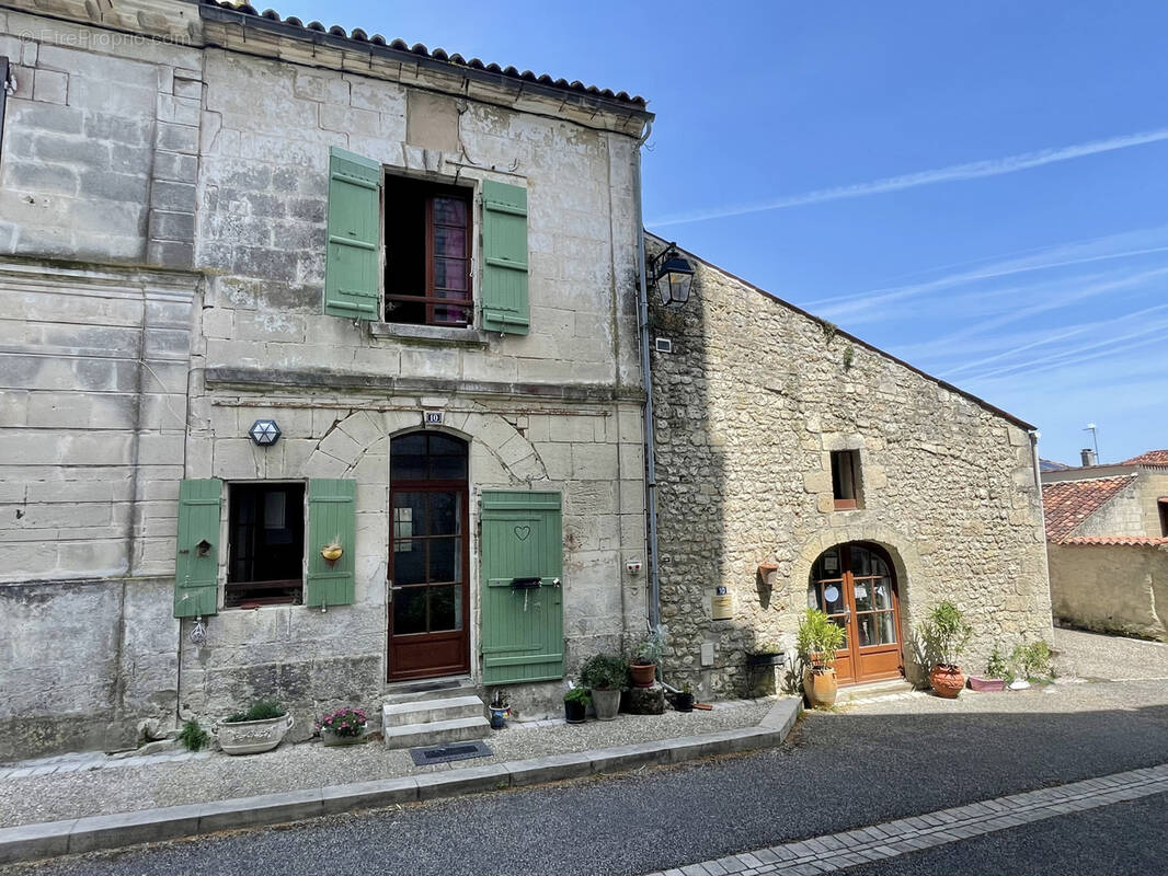 Maison à SAINT-SAVINIEN