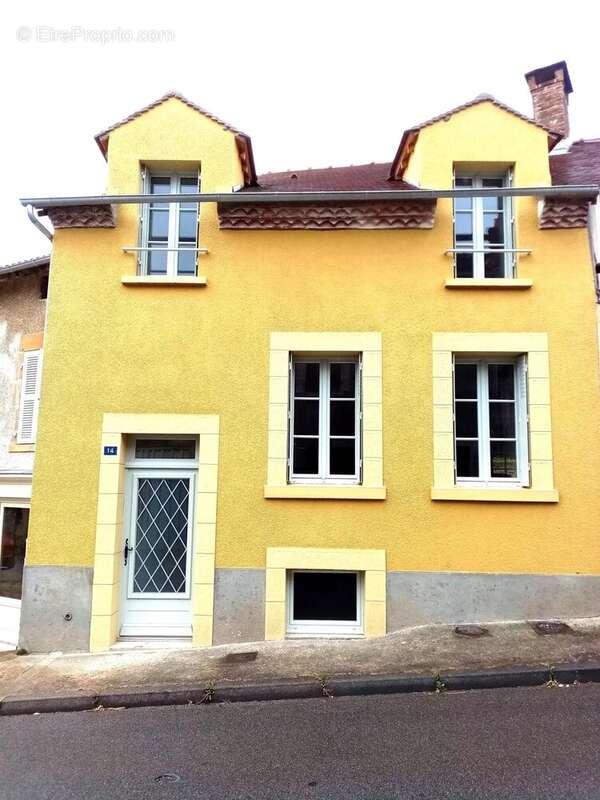 Maison à MAGNAC-LAVAL