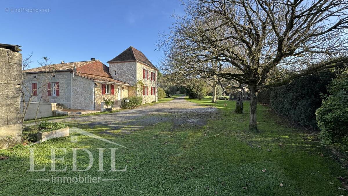 Maison à MONVIEL