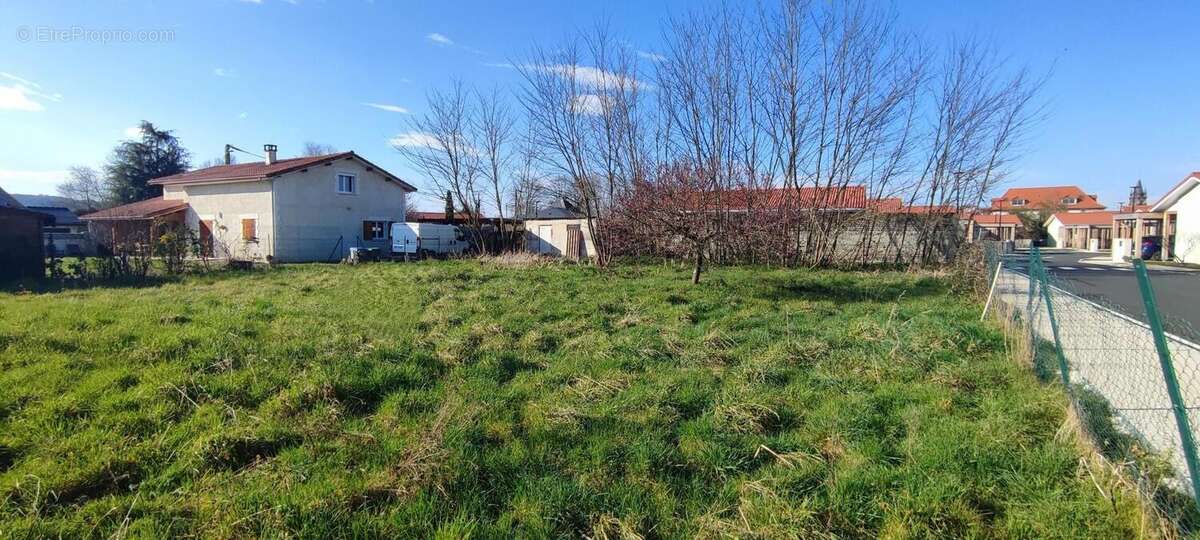 Terrain à VIC-EN-BIGORRE