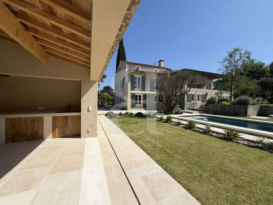Maison à FONTVIEILLE