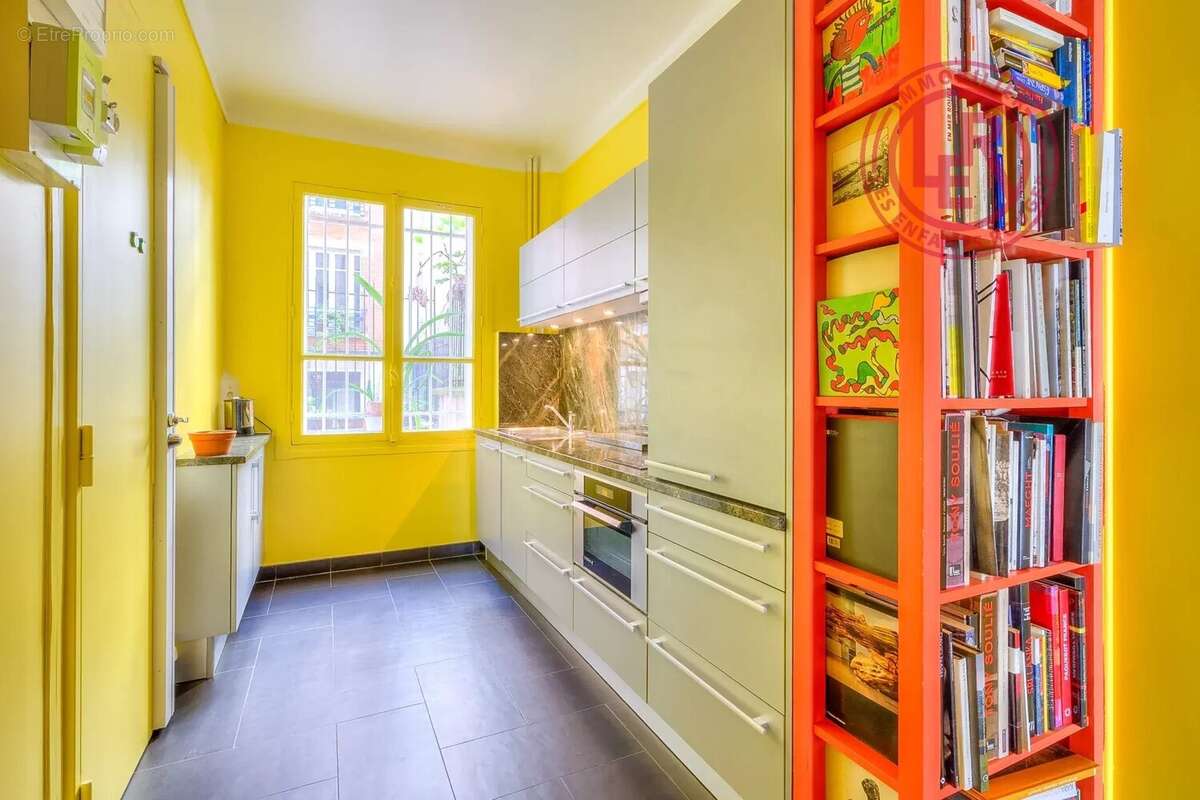 Appartement à PARIS-16E