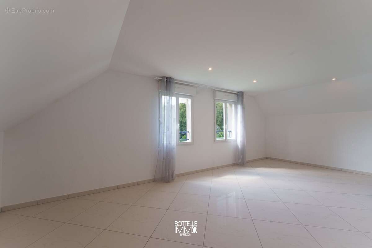 Maison 260 m² à Saint-Pierre-Les-Nemours  - photo 7