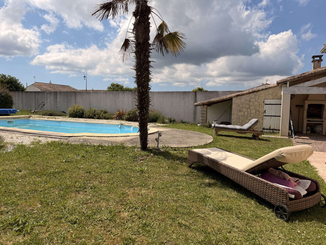 Maison à MORNAC-SUR-SEUDRE