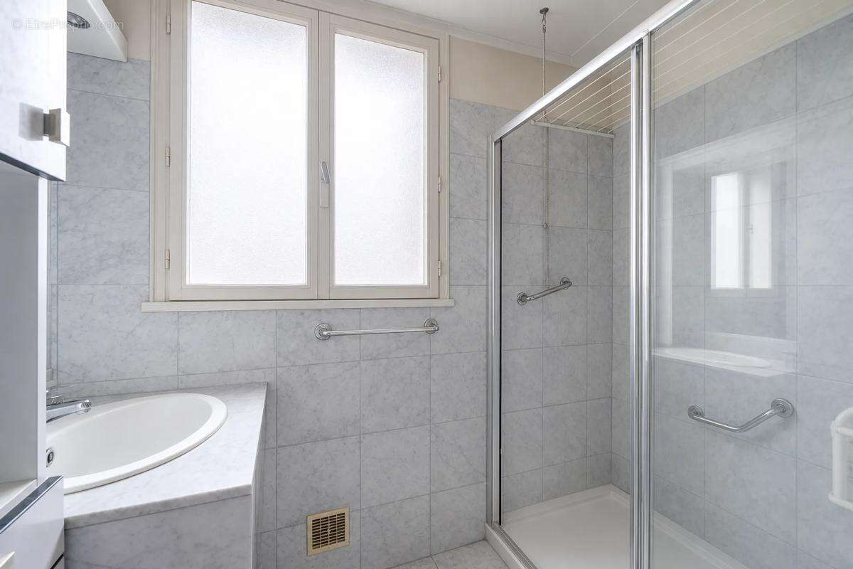 Appartement 3 pièces de 58 m2 en vente à Les Clayes-sous-Bois - Idéal pour investisseurs - photo 7