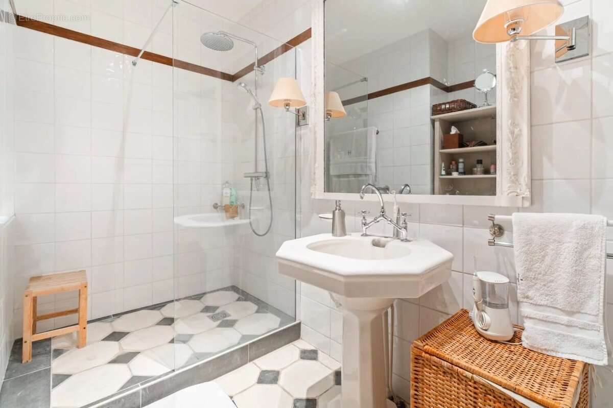 Appartement à PARIS-8E