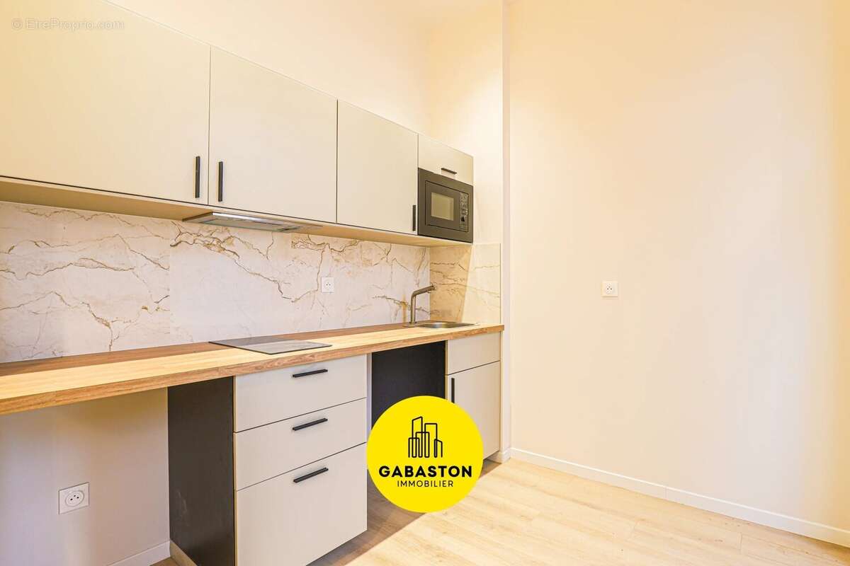 Appartement à MARSEILLE-4E