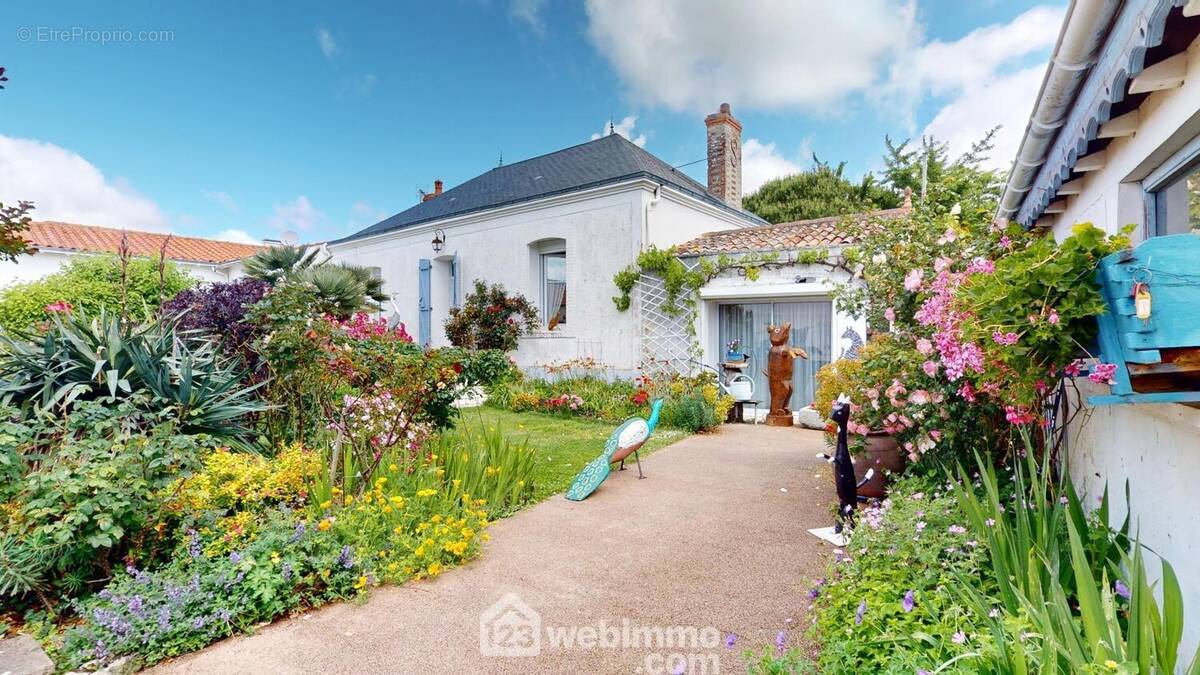 Façade avant. - Maison à JARD-SUR-MER