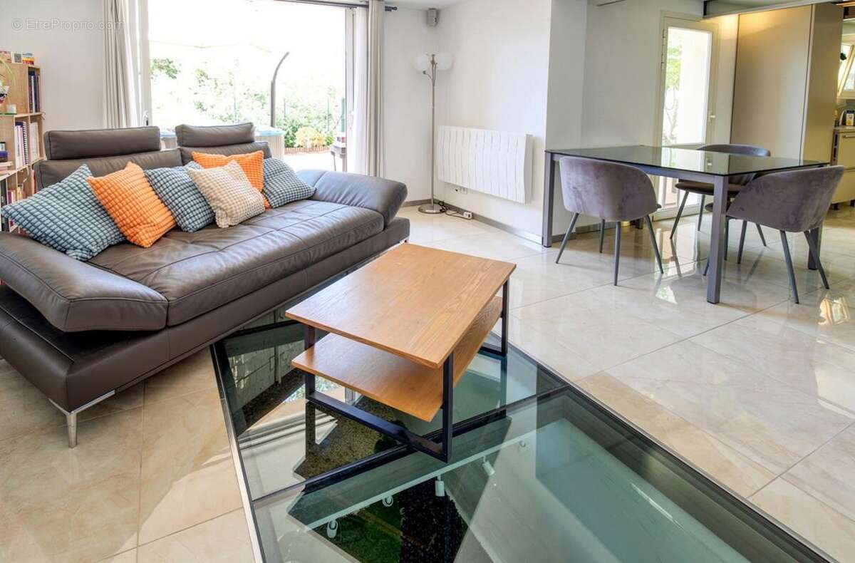 Maison de caractère de 175 m² avec appartement indépendant, jardin, jacuzzi et garage – carros village - photo 28