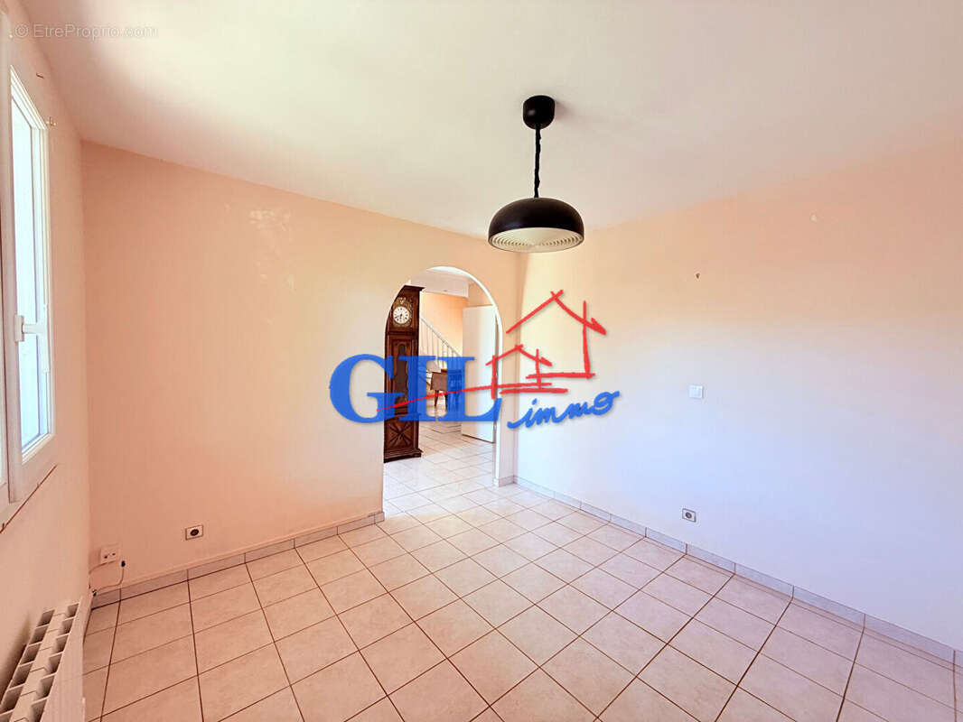 Maison à SAVIGNY-LE-TEMPLE