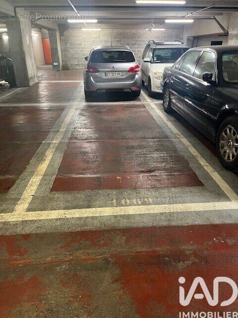 Photo 1 - Parking à PARIS-13E