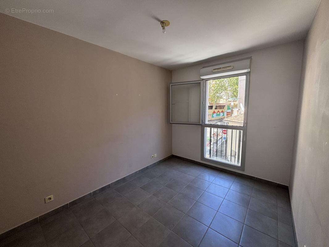 À vendre 13002 T3 Terrasse 2 chambres - photo 9