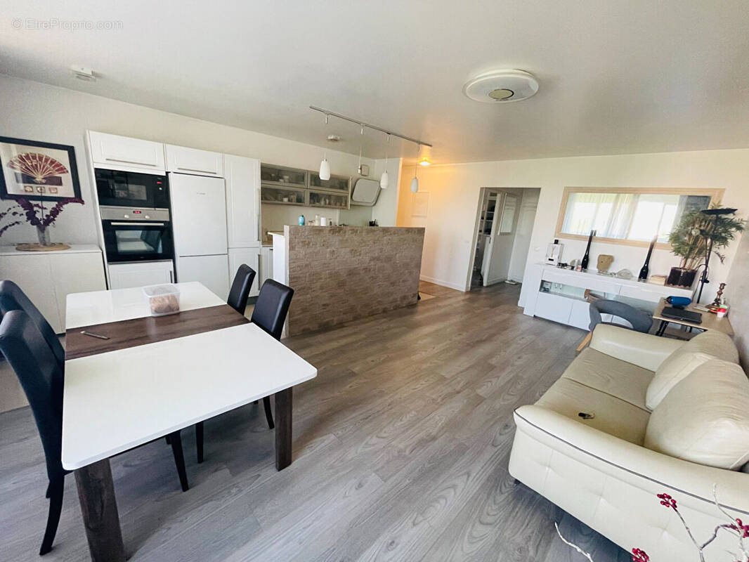 Appartement à SARTROUVILLE