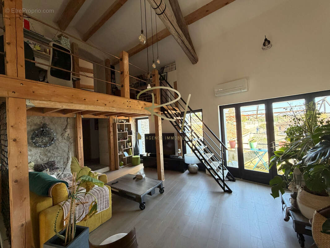 Maison à SAINT-SAUVEUR-DE-CRUZIERES