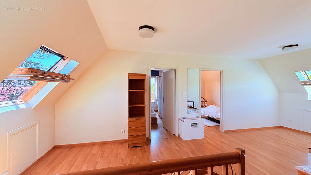 Maison - 191m2 - 6 chambres - Terrain 1053m2 - En limite de zone constructible en haut de Zellenberg ! - photo 18