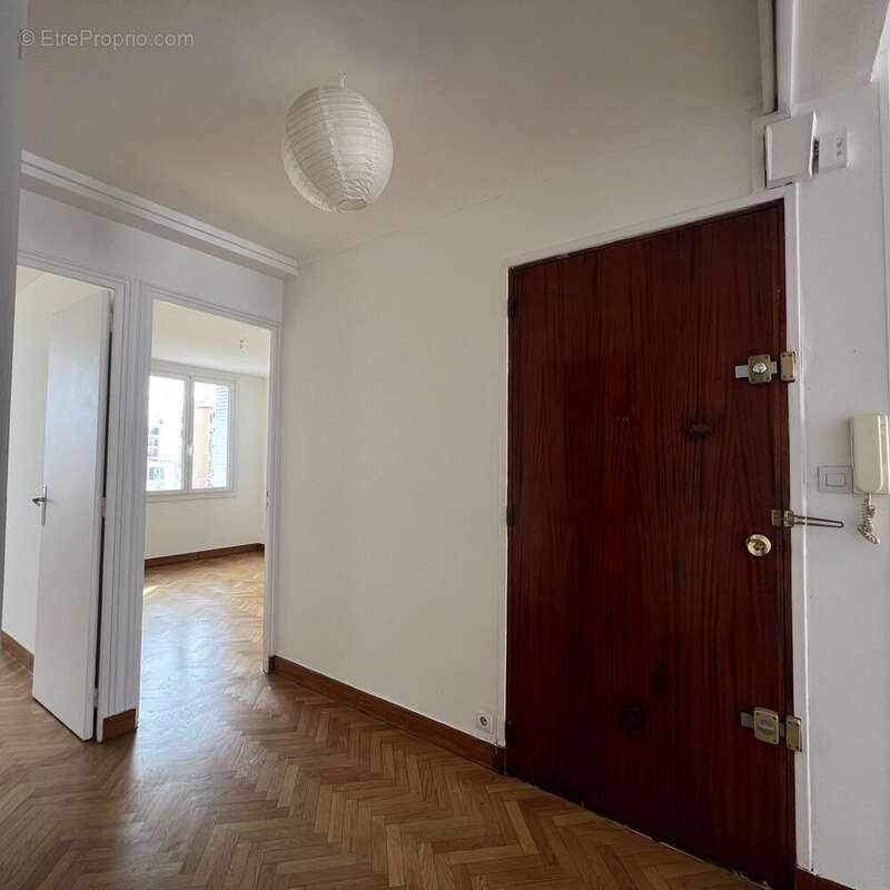 Appartement à MARSEILLE-4E