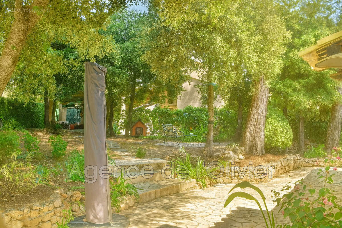 Maison à VALBONNE
