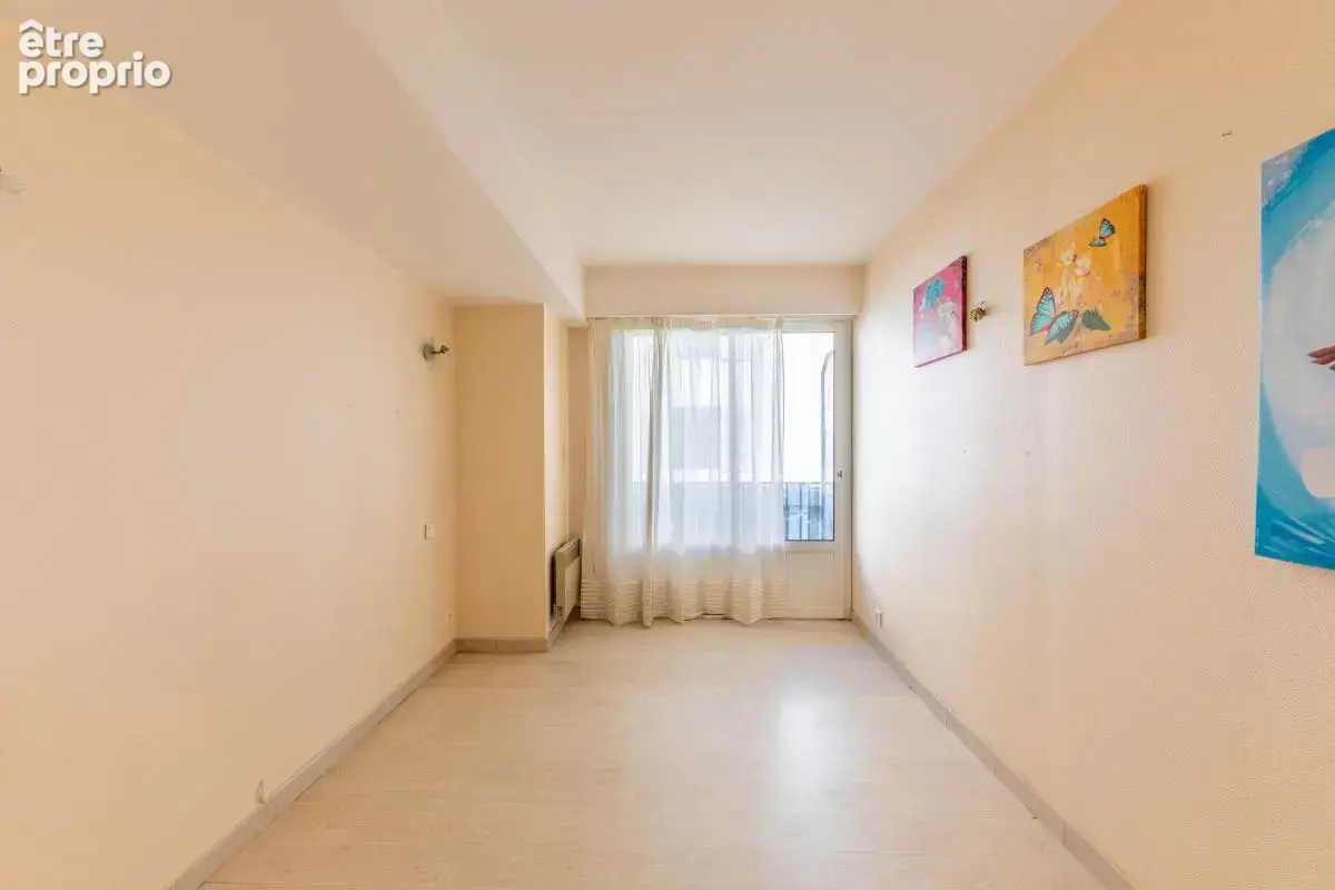 Appartement t3 avec terrasse et balcon à vendre dans le centre-ville piétonnier de sanary-sur-mer - photo 7
