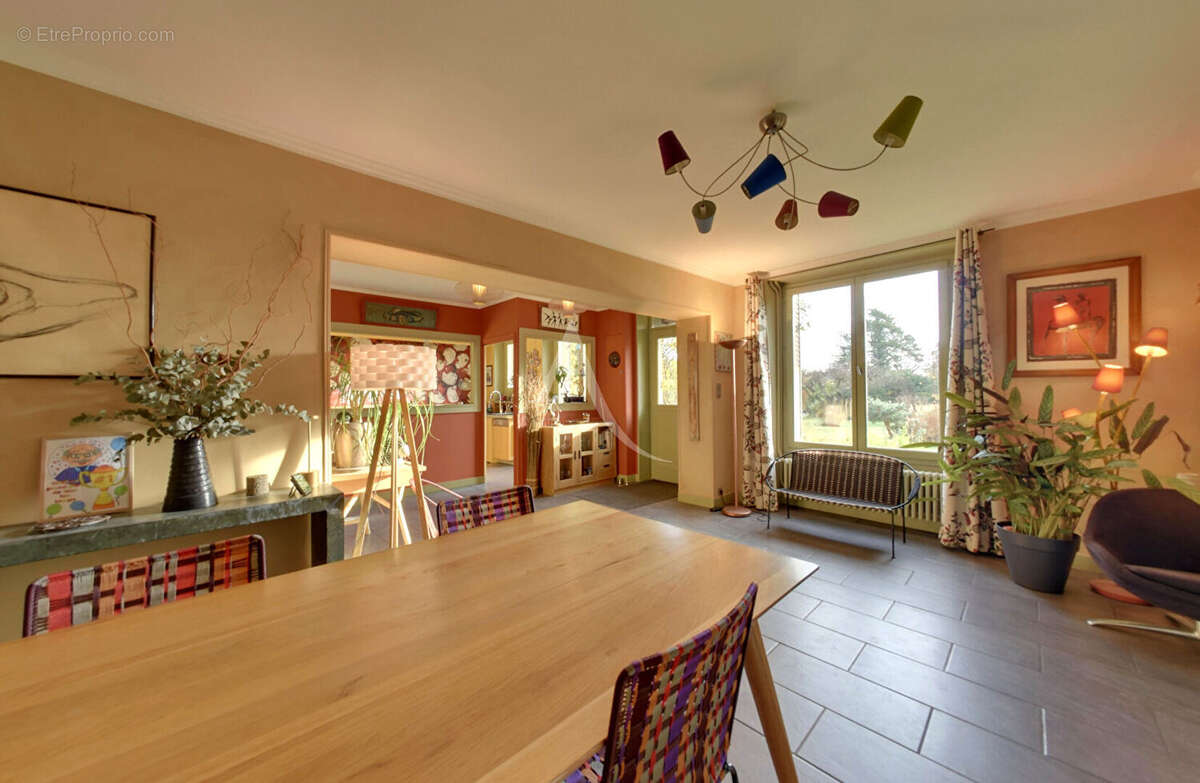 Maison à CHAMPS-SUR-YONNE