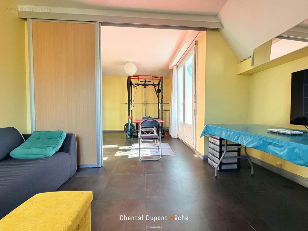 CHARTRES GABRIEL PERI - Appartement en dernier étage de trois pièces proche gare ! Garage et cave. - photo 3