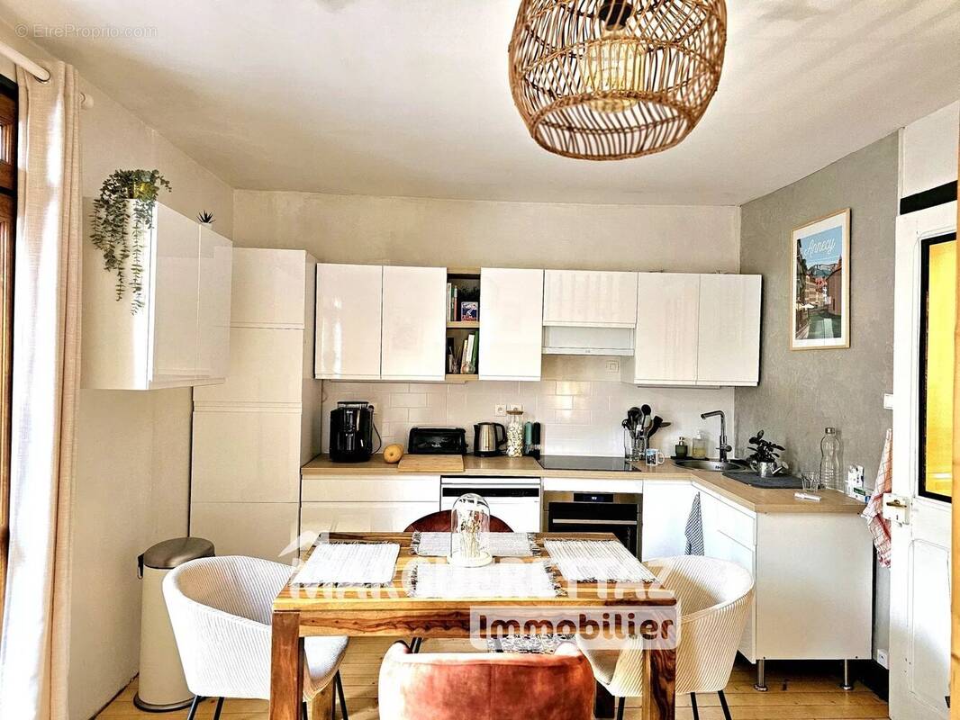 Appartement à BONNE