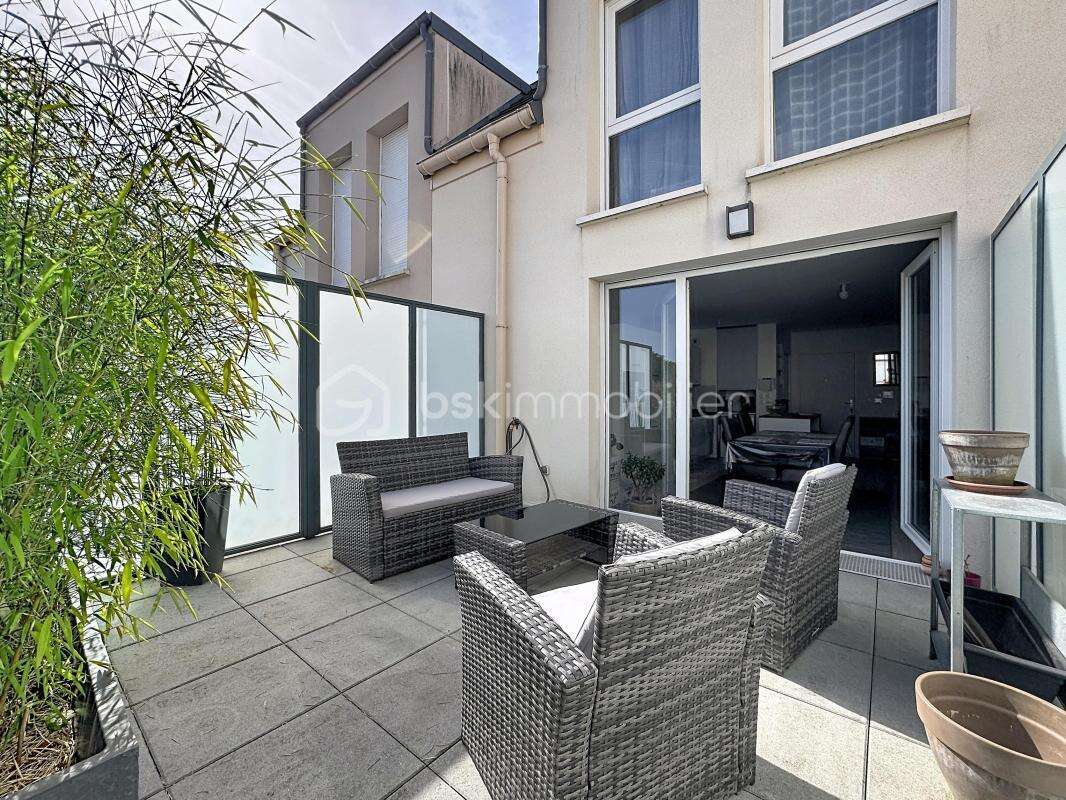 Appartement à THIVERVAL-GRIGNON