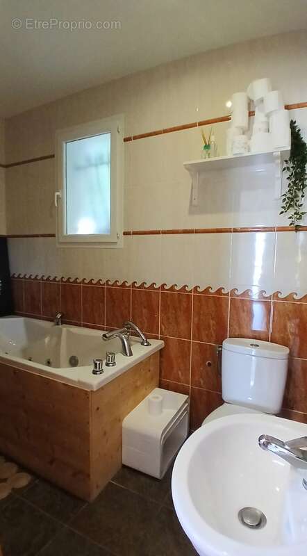 Agréable villa avec 4 chambres et 3 salles et piscine chauffée. - photo 19