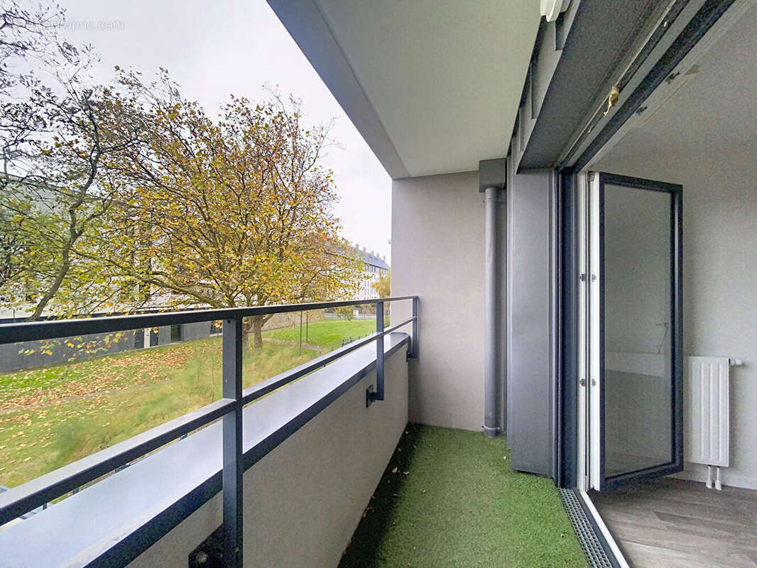 Appartement t3 avec ascenseur grand garage proche commerces et ecoles - photo 2