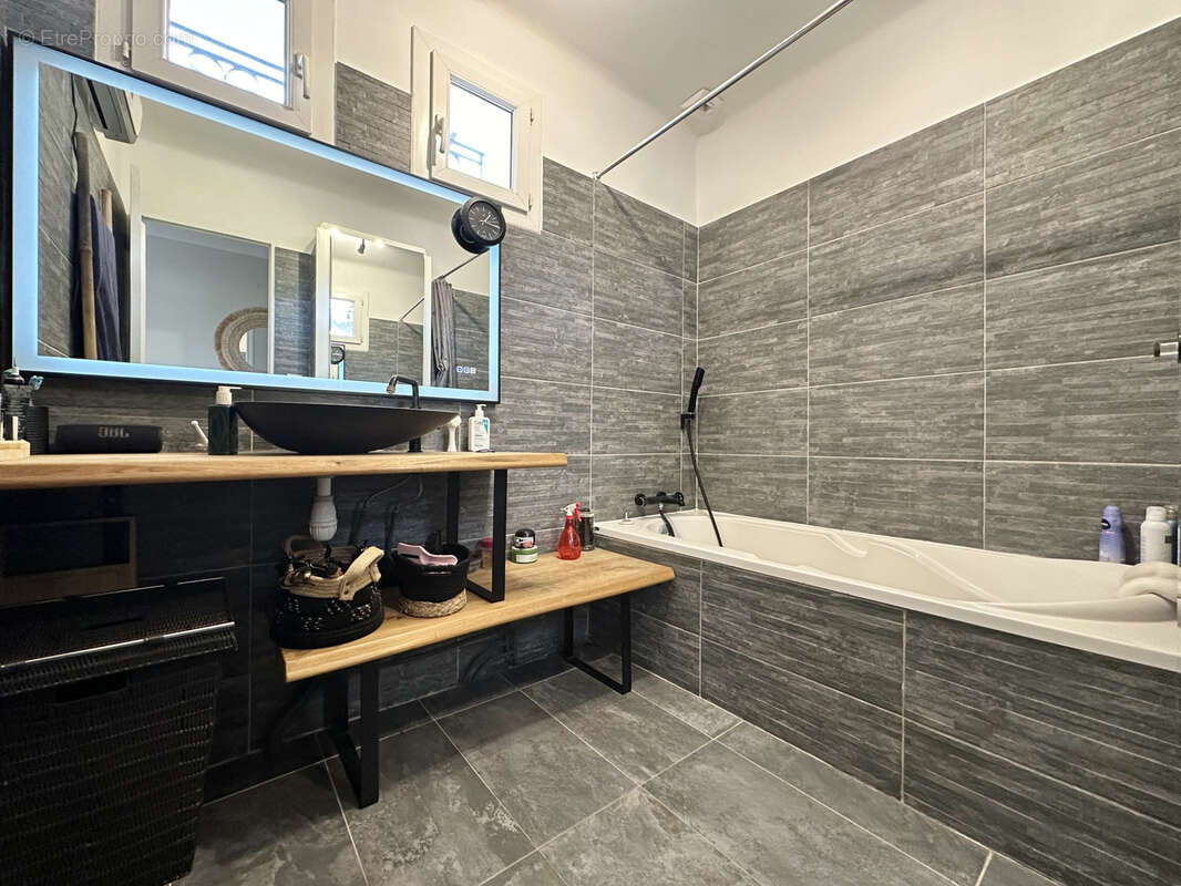 Maison à LA VALETTE-DU-VAR