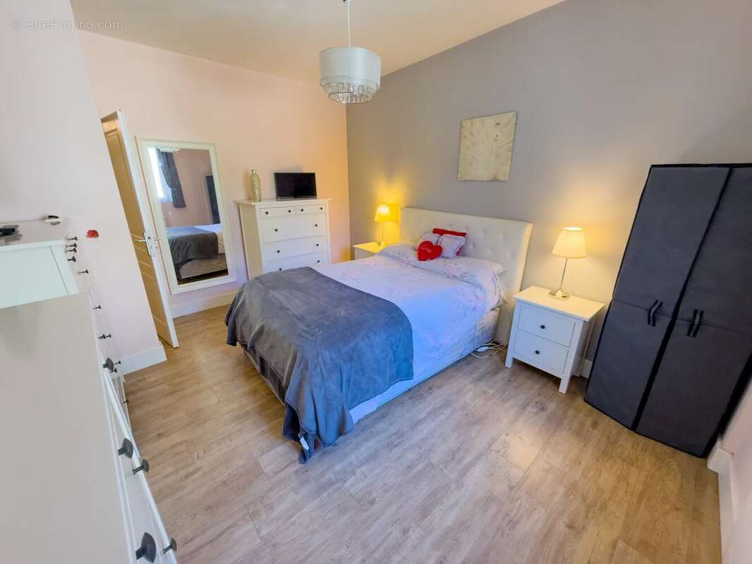 Maison à SAINT-SAUD-LACOUSSIERE