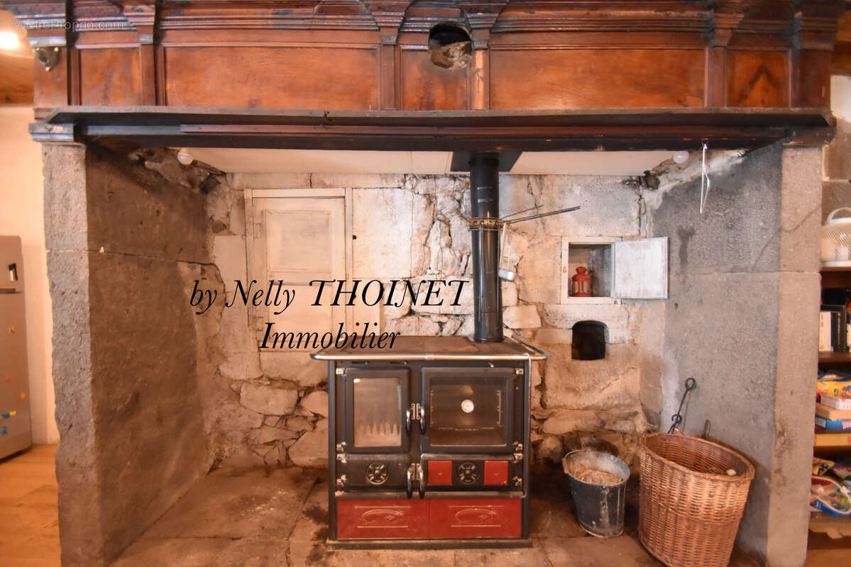 Maison à BESSE-ET-SAINT-ANASTAISE