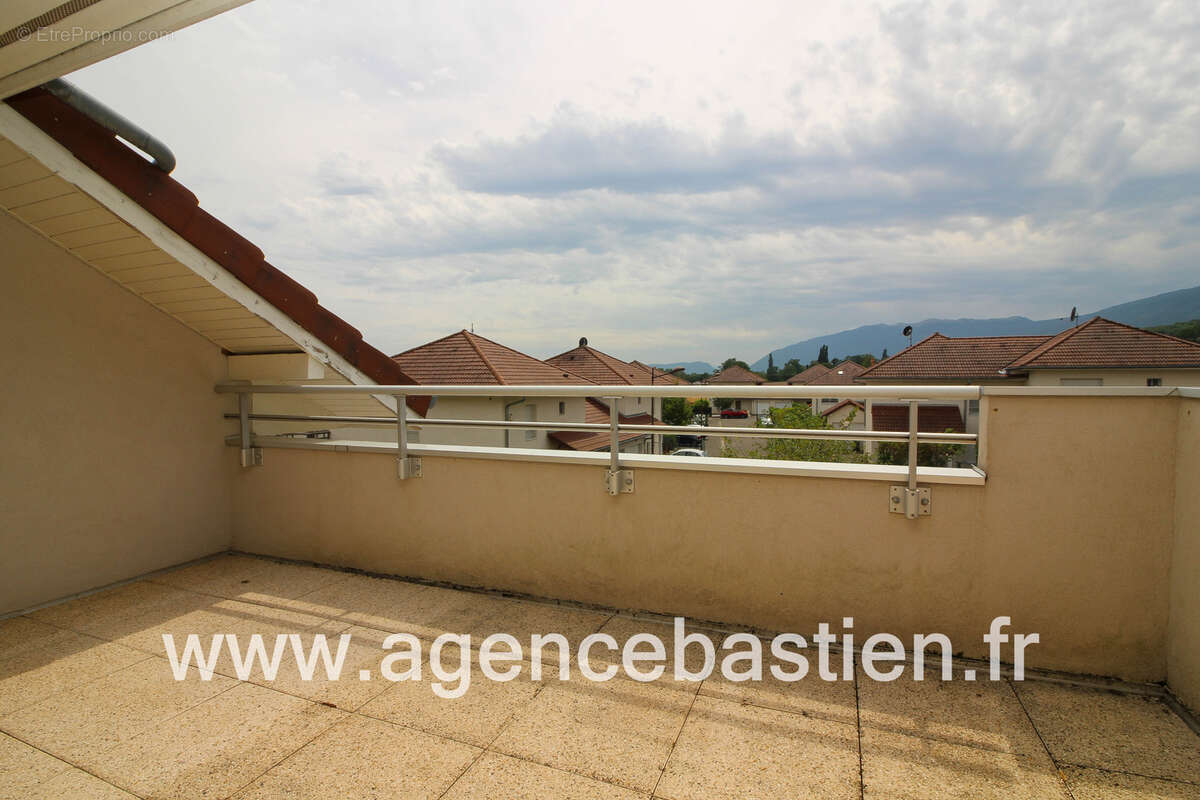 THOIRY   Appartement T4 - Dernier étage - proche centre ville - Exclusivité - photo 2