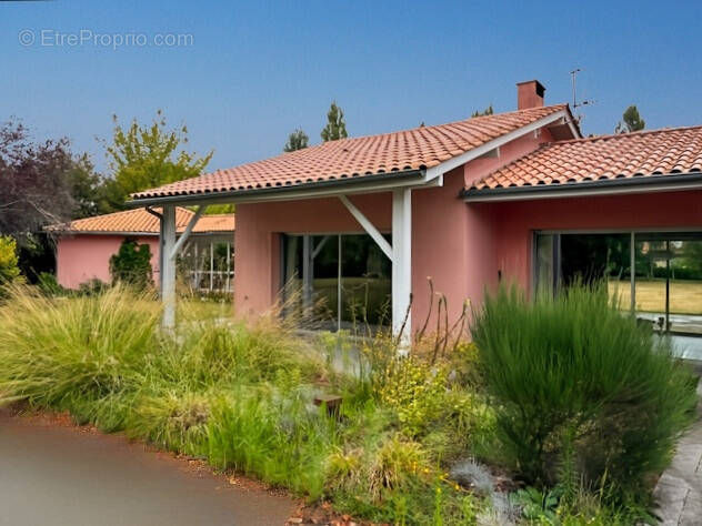 Merignac superbe propriete - photo 13
