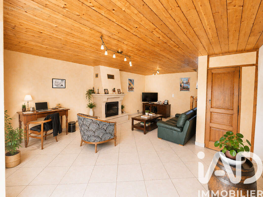 Maison 220 m² à Ambleon  - photo 7