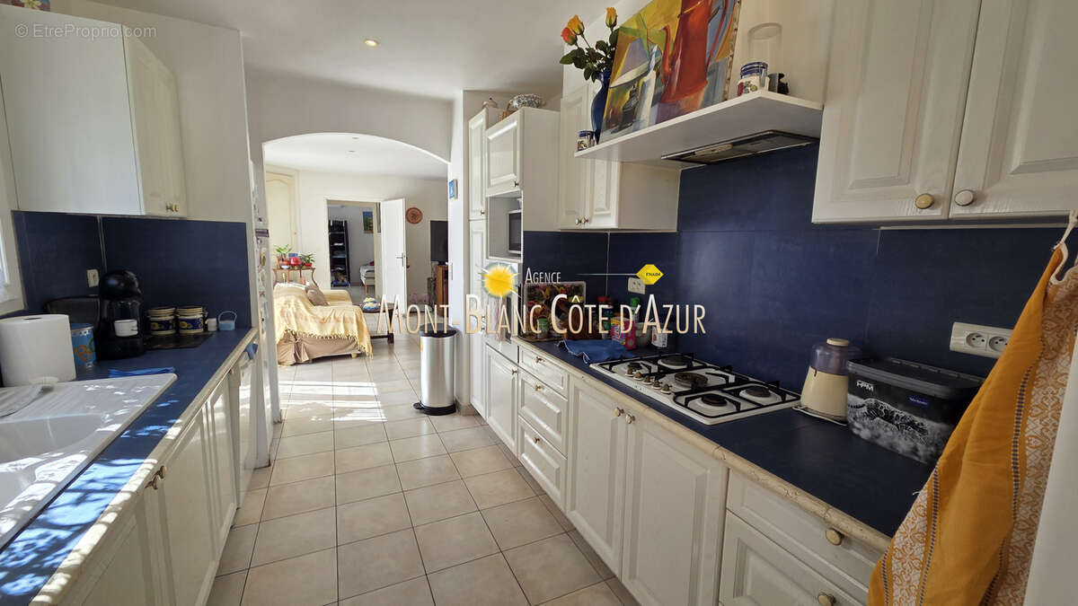 Villa 3 chambres 100 m2 terrain 824 m2 proche centre et plage - photo 3