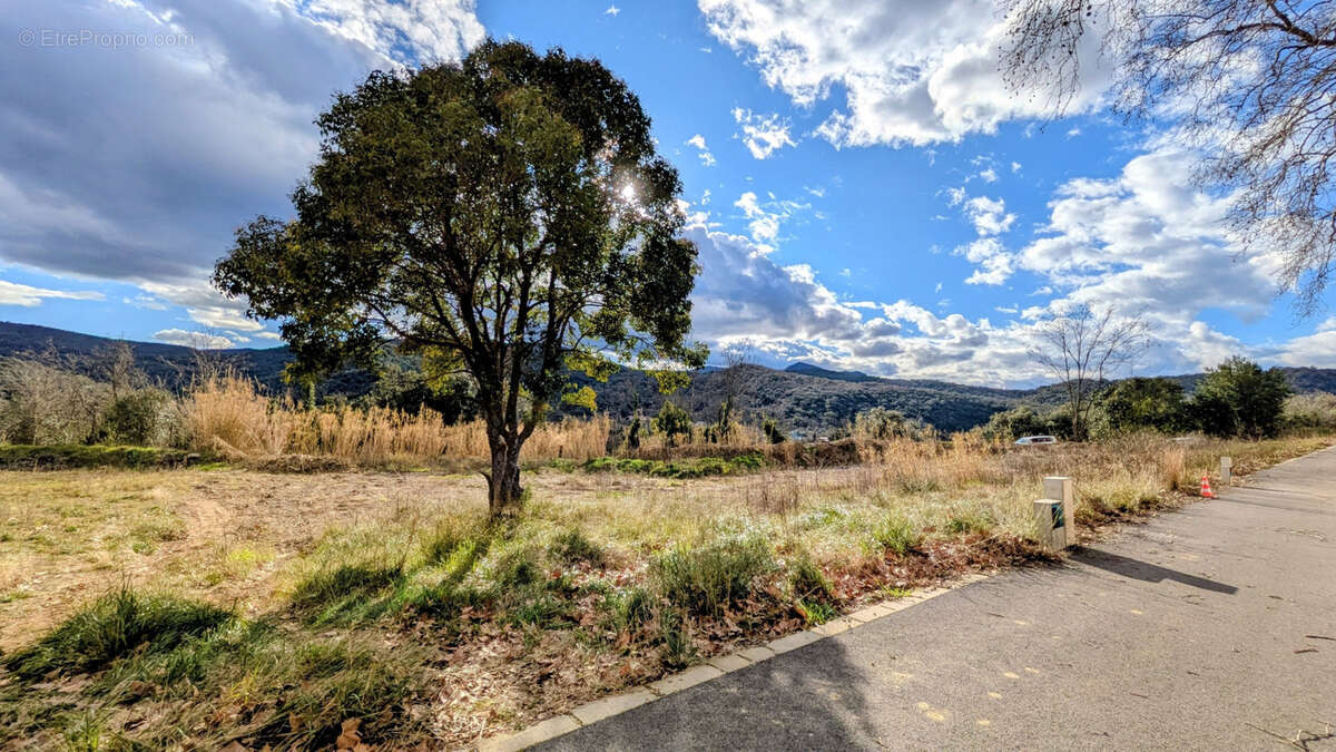 Terrain à LES CLUSES