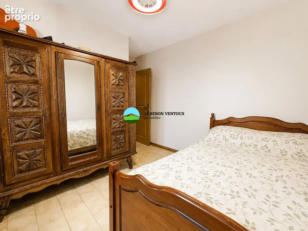 Maison de plain-pied avec 3 chambres, garage et terrain piscinable - photo 9