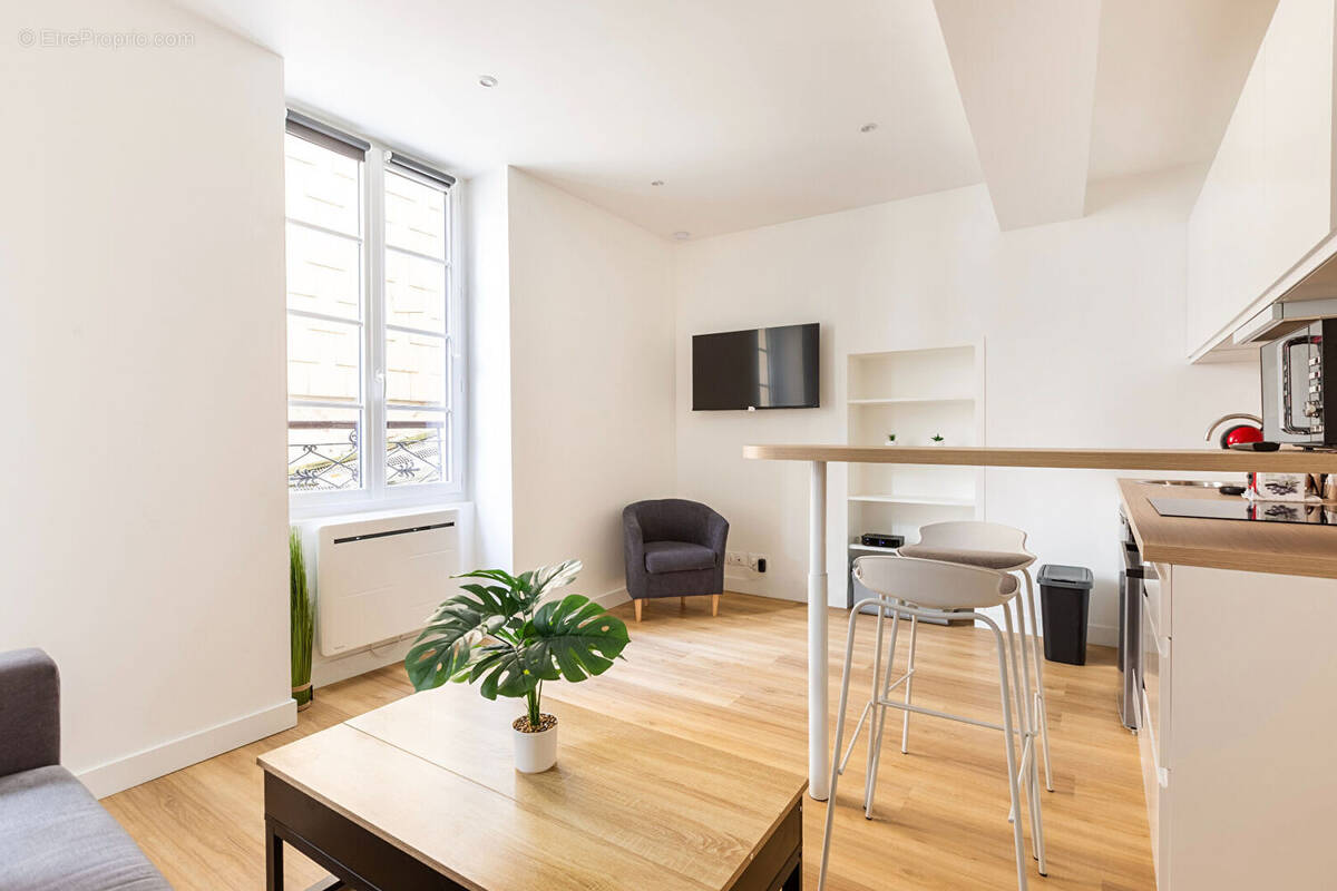 Appartement à PARIS-7E