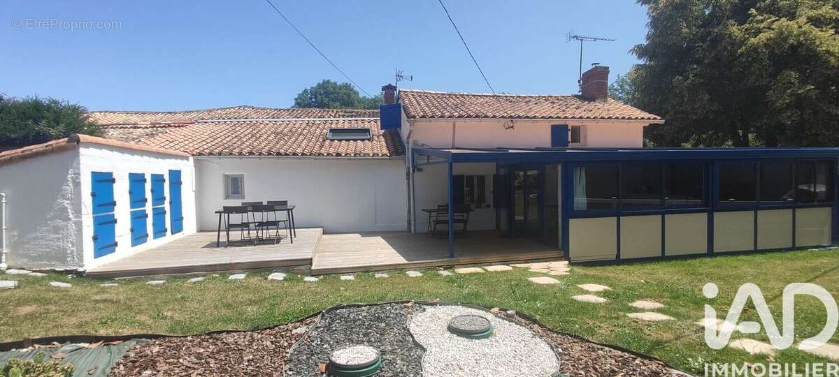 Maison 75 m² à Fomperron  - photo 2