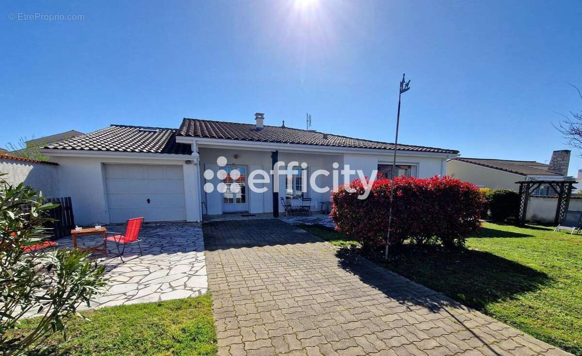 Maison à VAUX-SUR-MER