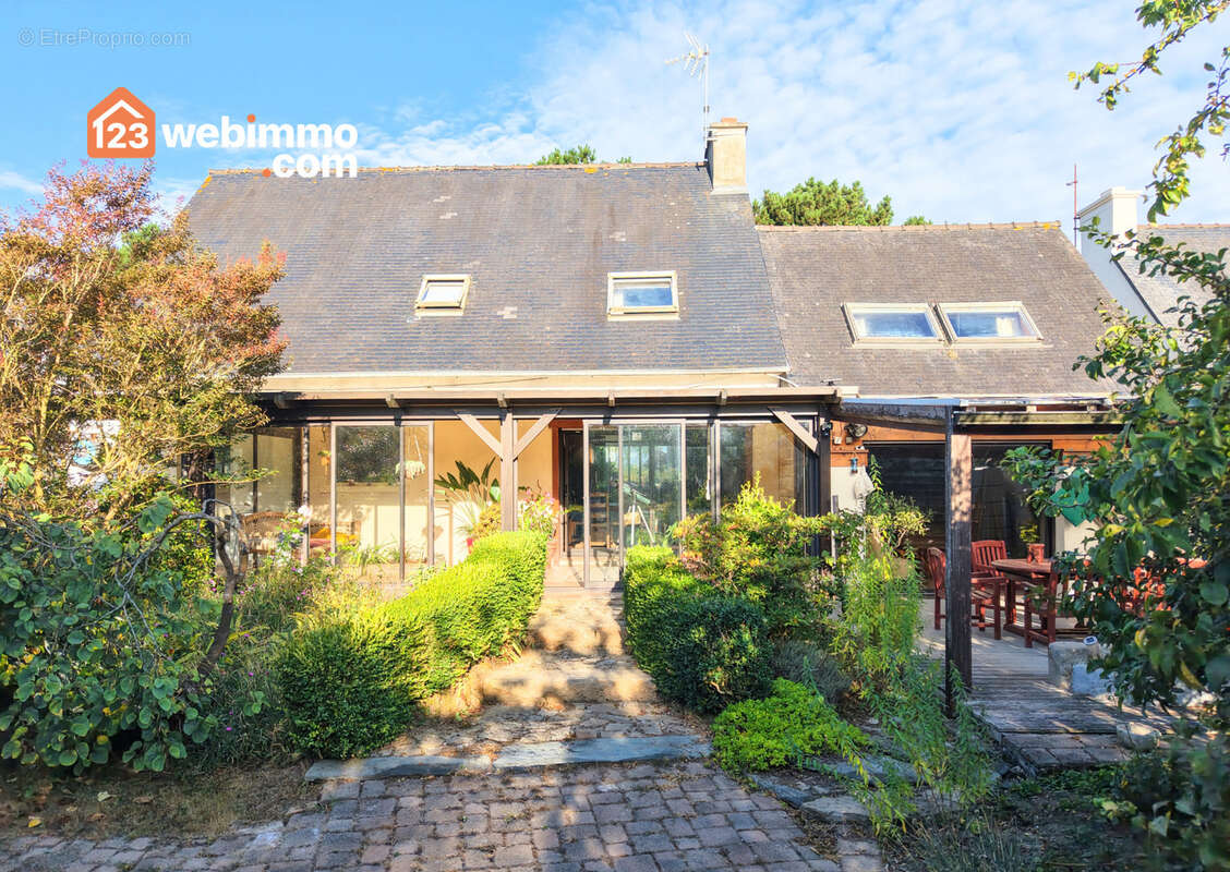 Maison à TREDREZ-LOCQUEMEAU