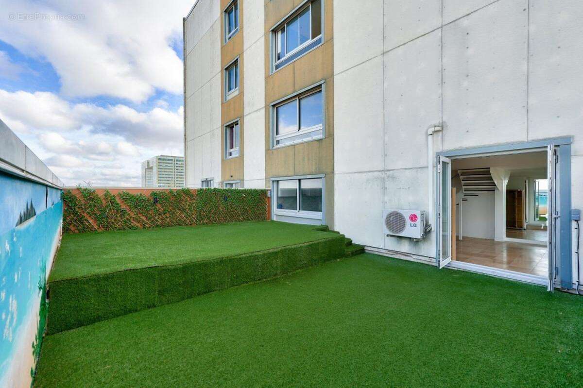 Appartement à COURBEVOIE